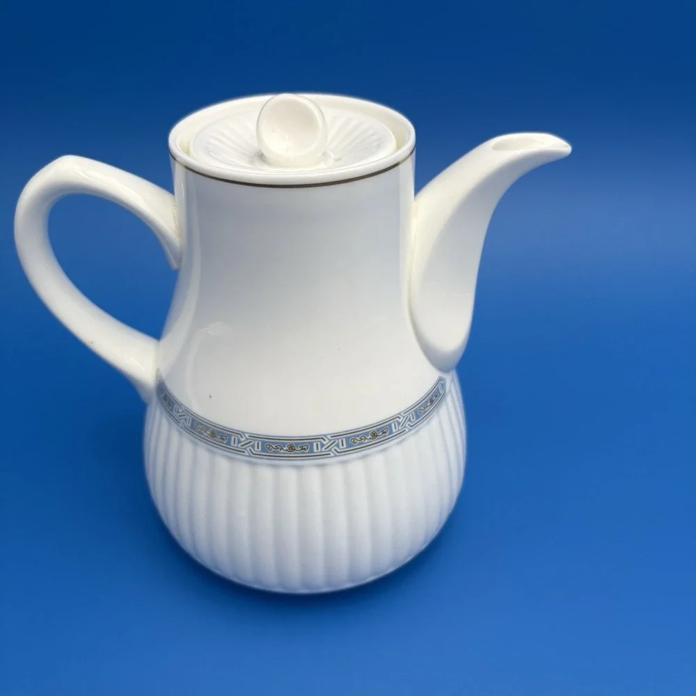 Vintage Wedgewood Insignia Bone China 6.5